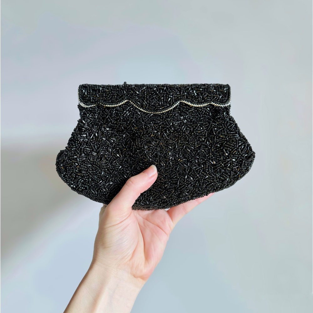 La Regale Scalloped Black Beaded Ornate Evening Clutch Purse, Crossbody Chain
